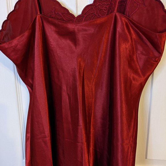 Maryann's Boutique Satiny Floral Embroidered Maroon Chemise Slip - size L - Picture 4 of 7
